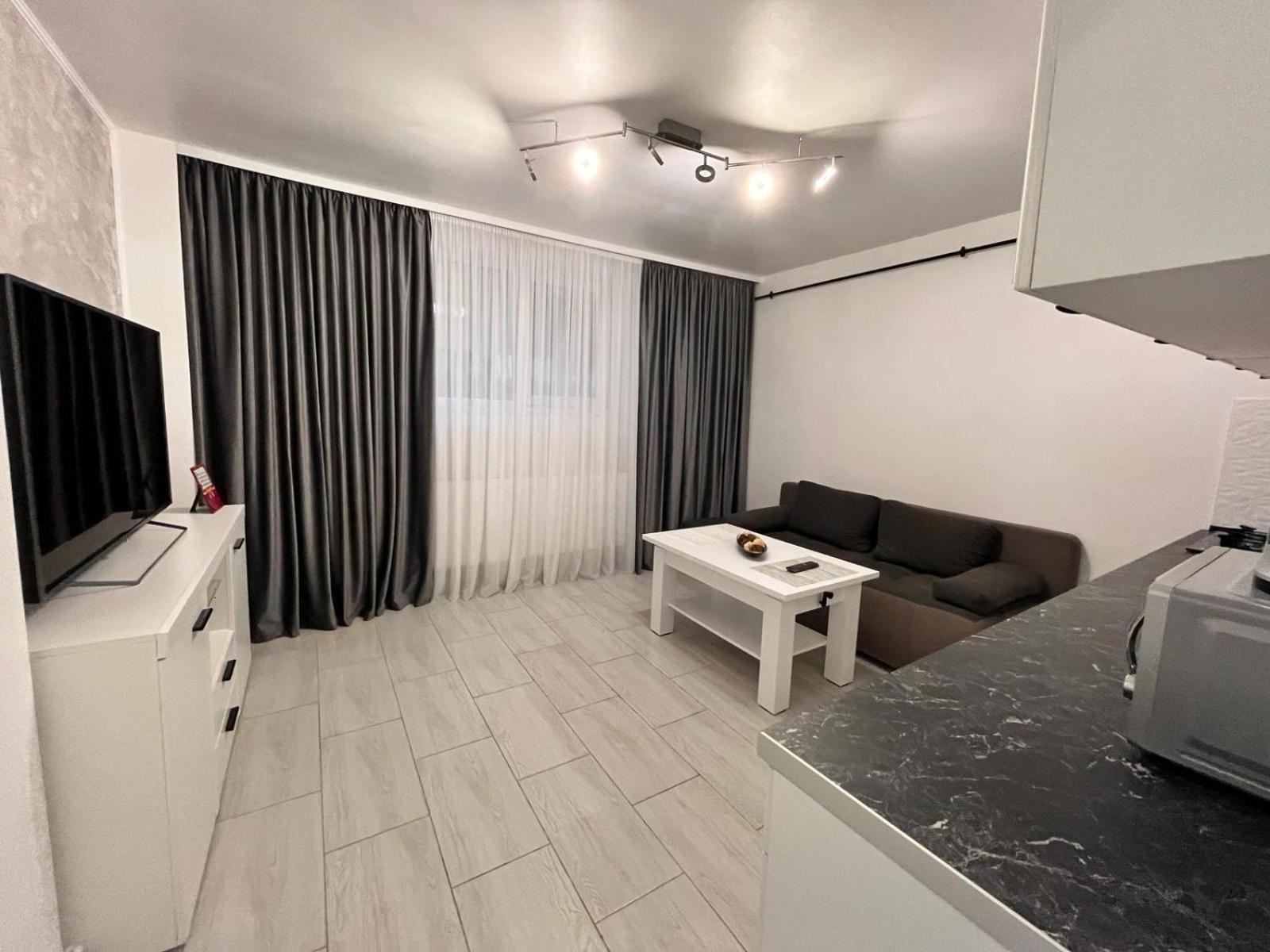 White & Silver Luxury Apartament Craiova Exterior photo